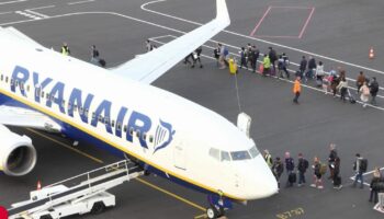 Ryanair menace de suspendre ses activités dans 10 aéroports français