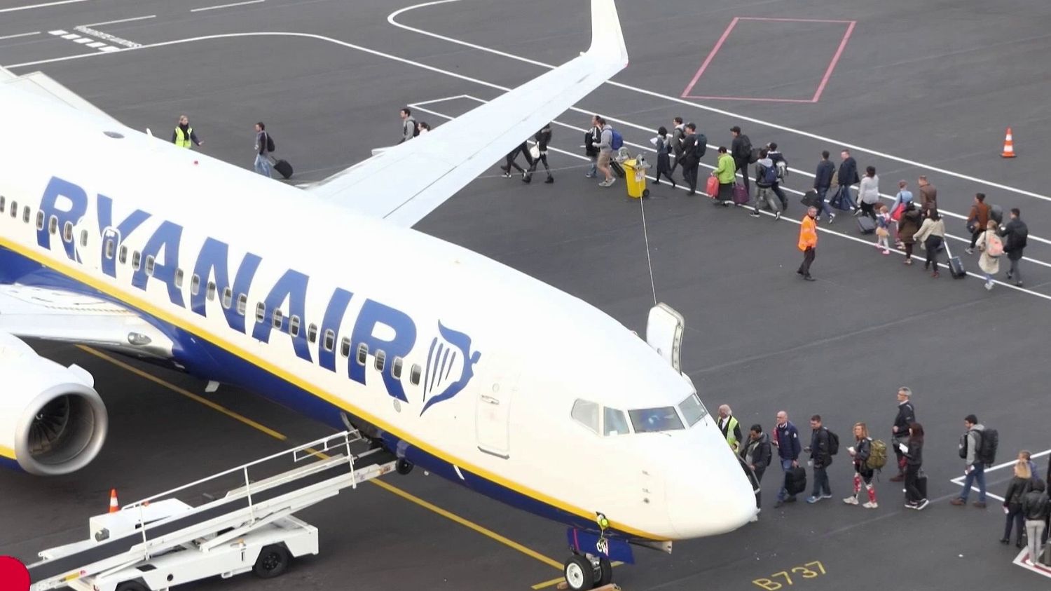 Ryanair menace de suspendre ses activités dans 10 aéroports français