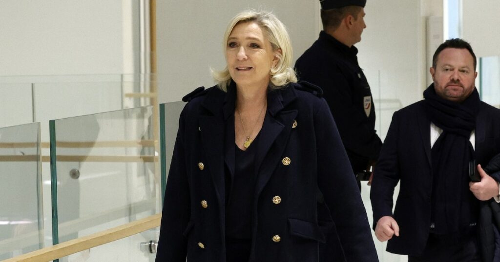 La députée du Rassemblement national (RN) Marine Le Pen arrive au tribunal de Paris, le 13 novembre 2024