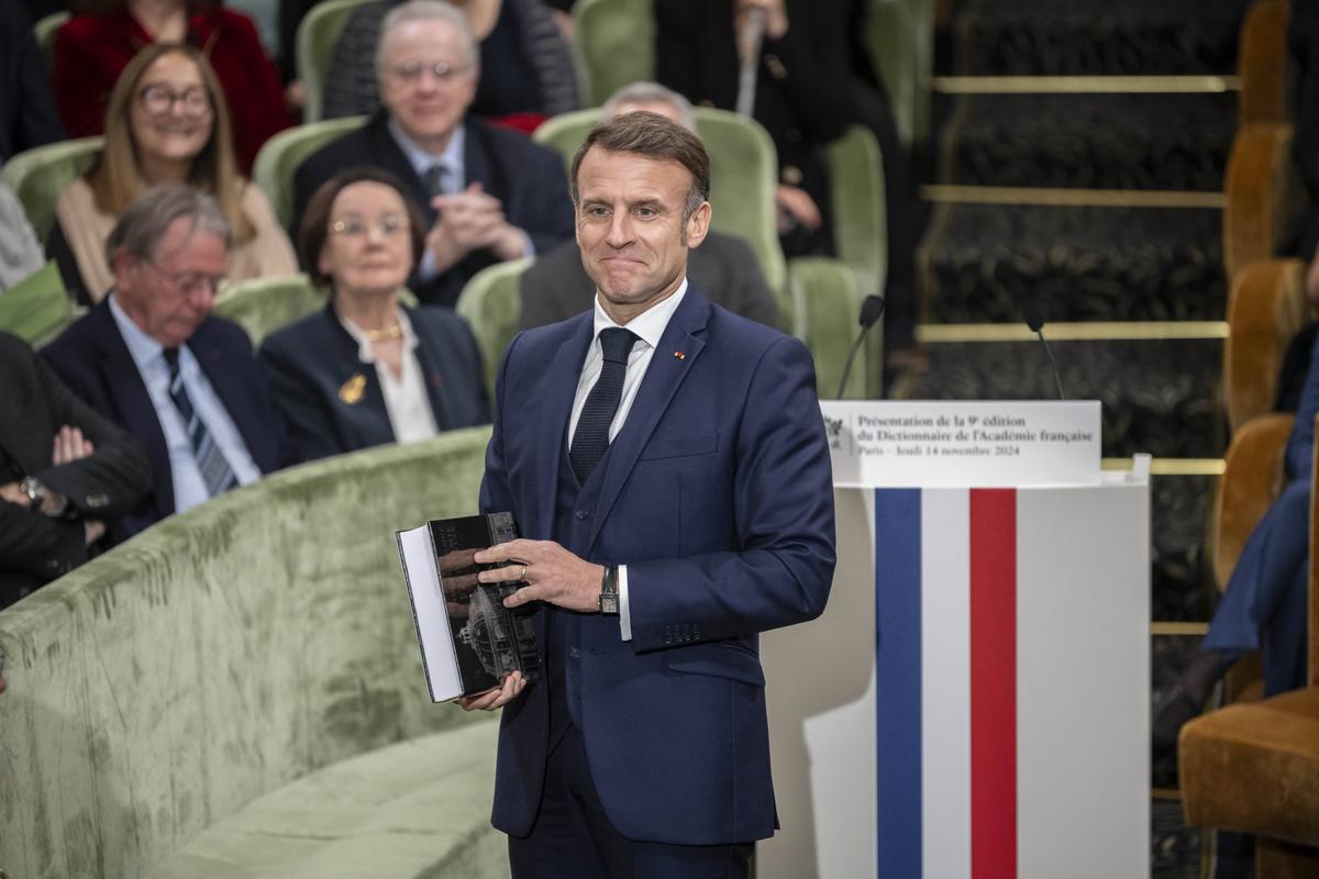 Emmanuel Macron estime que les Haïtiens qui ont limogé leur Premier ministre sont « complètement cons »