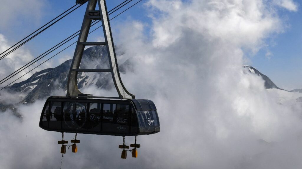 Accident de télécabine à Val Thorens : l'enquête s'oriente vers une possible "erreur humaine"