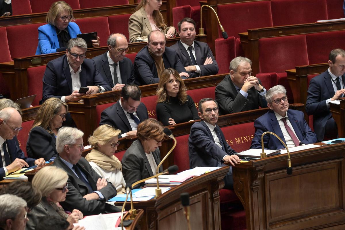 Budget 2025 : la gauche menace de censurer le gouvernement, l’extrême droite aussi