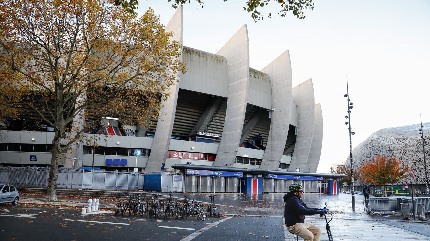 Vente du Parc des Princes : la mairie "ne nous laisse pas le choix" de partir, se défend Nasser Al-Khelaïfi