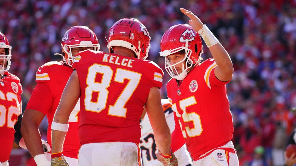 NFL issues security warning after burglaries at Mahomes, Kelce's homes linked to 'organized' group: reports