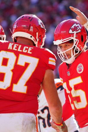 NFL issues security warning after burglaries at Mahomes, Kelce's homes linked to 'organized' group: reports