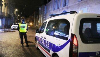 Trois hommes, dont deux liés à l’extrême droite, arrêtés en possession de nombreuses armes