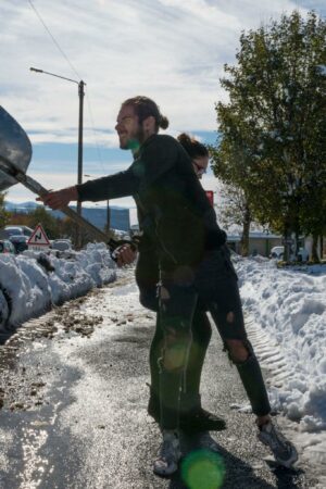 Neige sur le trottoir et sur les routes : qui doit déblayer et saler quelle chaussée ? Les obligations à respecter