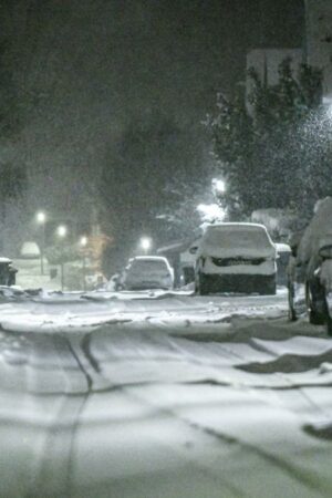 Mehr als 200 Unfälle bei Schnee-Chaos – Räumfahrzeuge arbeiten auf Hochtouren