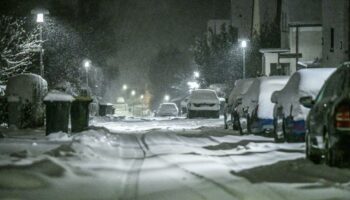 Mehr als 200 Unfälle bei Schnee-Chaos – Räumfahrzeuge arbeiten auf Hochtouren