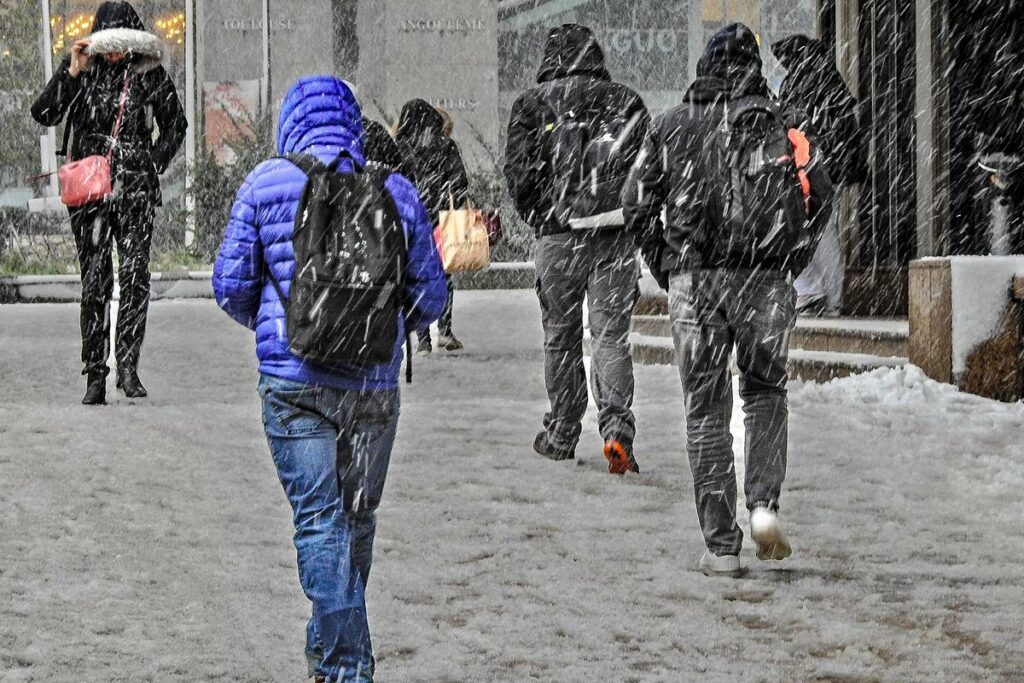 Tempête Caetano : routiers bloqués, trains supprimés et coupures d’électricité, la circulation encore difficile ce vendredi