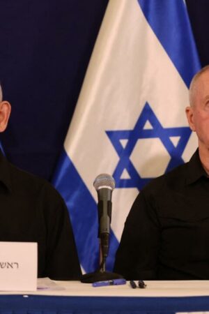 Mandats d'arrêt de la CPI : Benjamin Netanyahu promet de "continuer à défendre" Israël