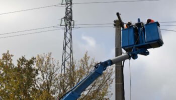 Neige, verglas et vent après la tempête Caetano : 200 000 foyers privés d’électricité et 31 départements encore en alerte orange