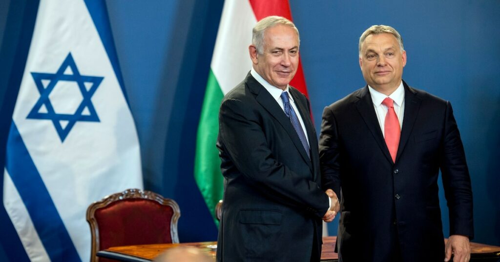 Le Premier ministre israélien Benjamin Netanyahu (G), et son homologue hongrois Viktor Orban (D), à Budapest le 18 juillet 2017