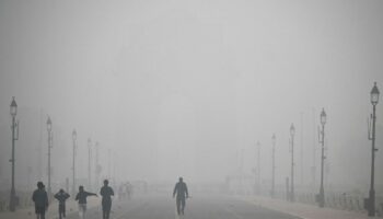 “Smog” en Inde : les images de New Delhi écrasé par un épais nuage de pollution