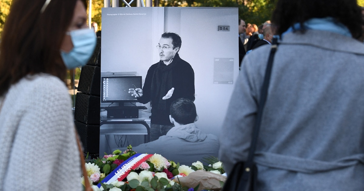 Cérémonie d'hommage au professeur Samuel Paty à Eragny-sur-Oise, au nord-ouest de Paris, le 16 octobre 2021