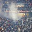 Ausschreitungen bei Eintracht-Spiel: Ermittlungen gegen fast hundert Fans