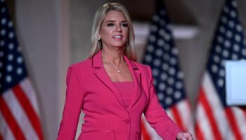 Donald Trump choisit la juriste Pam Bondi pour le ministère de la Justice après le retrait de Matt Gaetz