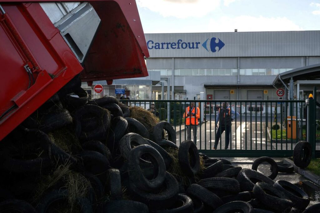 Colère des agriculteurs : une plateforme logistique Carrefour à Toulouse bloquée par la Coordination rurale