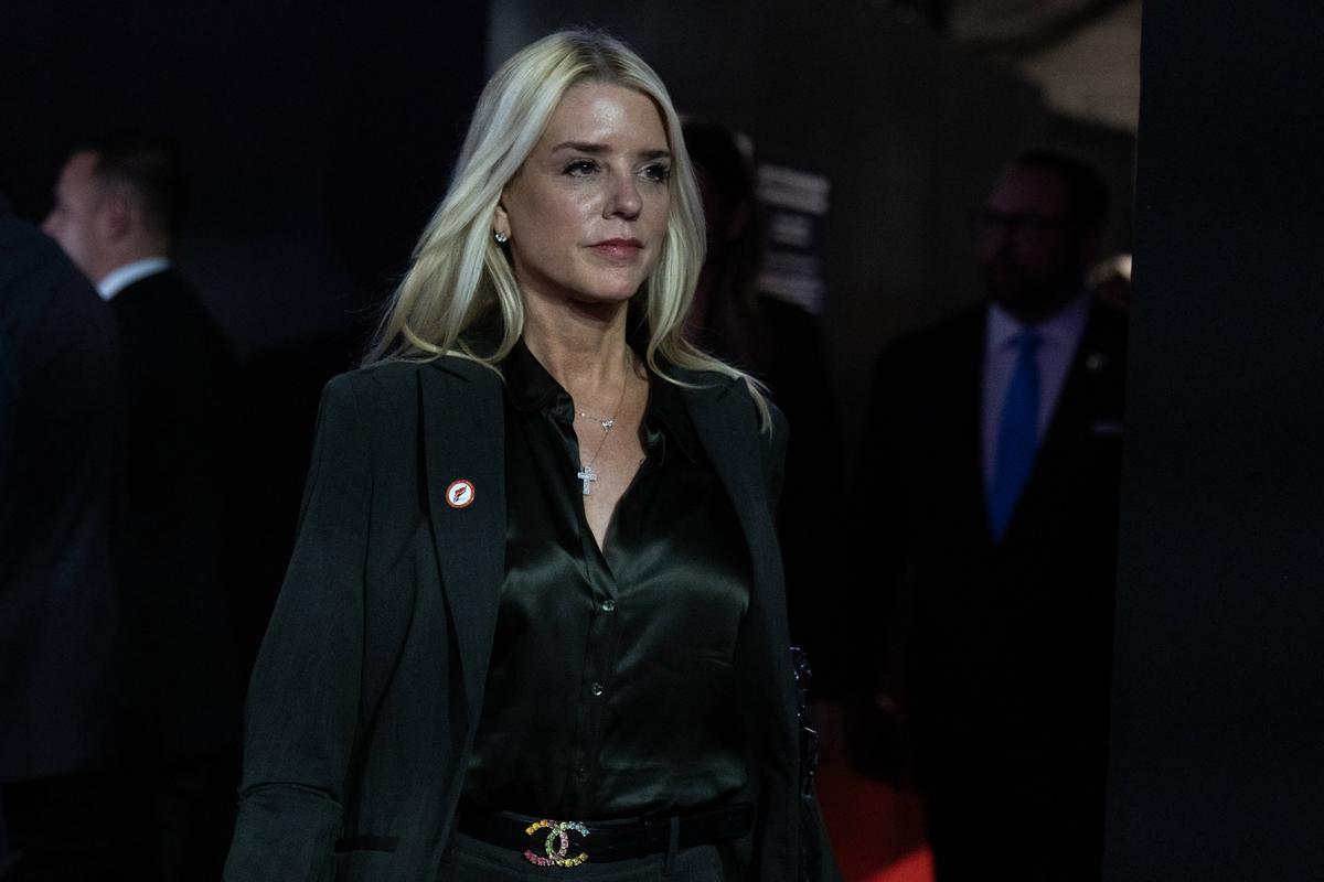 Trump nomme la juriste Pam Bondi ministre de la Justice après le retrait de Matt Gaetz