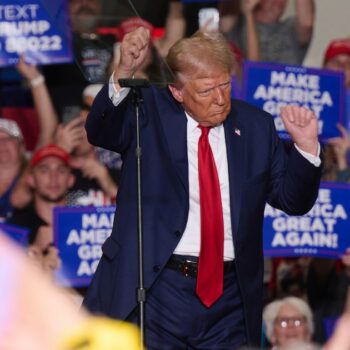 Donald Trump, en train de danser lors d'un meeting de campagne en Pennsylvanie, le 29 septembre 2024