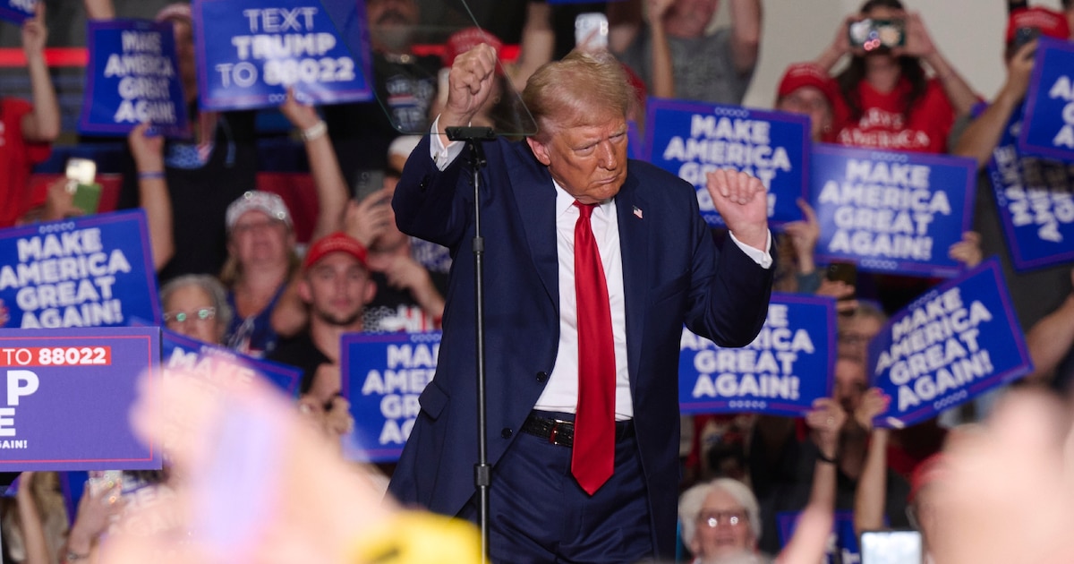 Donald Trump, en train de danser lors d'un meeting de campagne en Pennsylvanie, le 29 septembre 2024