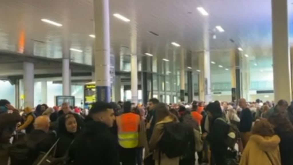 Police release two people who were detained at Gatwick Airport during security incident