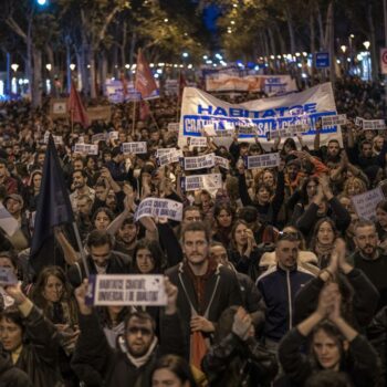 Spanien: Tausende demonstrieren in Barcelona für bezahlbaren Wohnraum