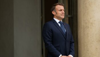 Le RN suggère la démission de Macron si le gouvernement Barnier (qu’il menace) est renversé