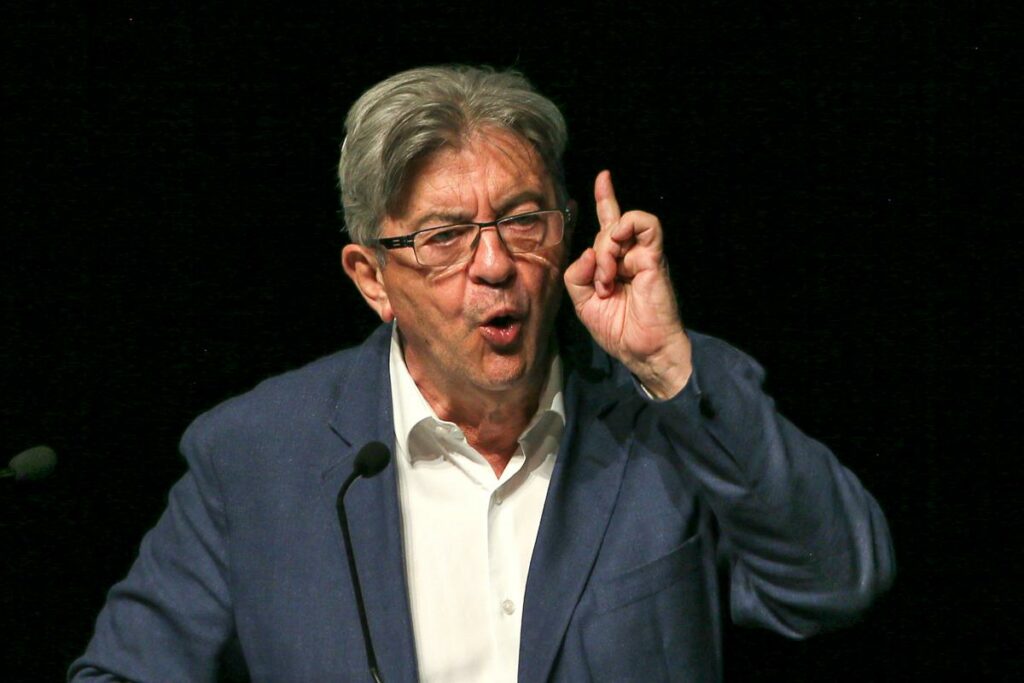 Mélenchon accuse le PS d’être « en train d’organiser un nouveau socle commun » : « Ce sera sans LFI »