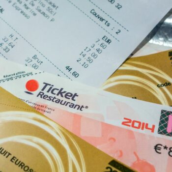 INFO FRANCE INFO. Tickets-restaurant : en 2023, 14 milliards d'euros ont "directement bénéficié" aux acteurs économiques, selon une étude.