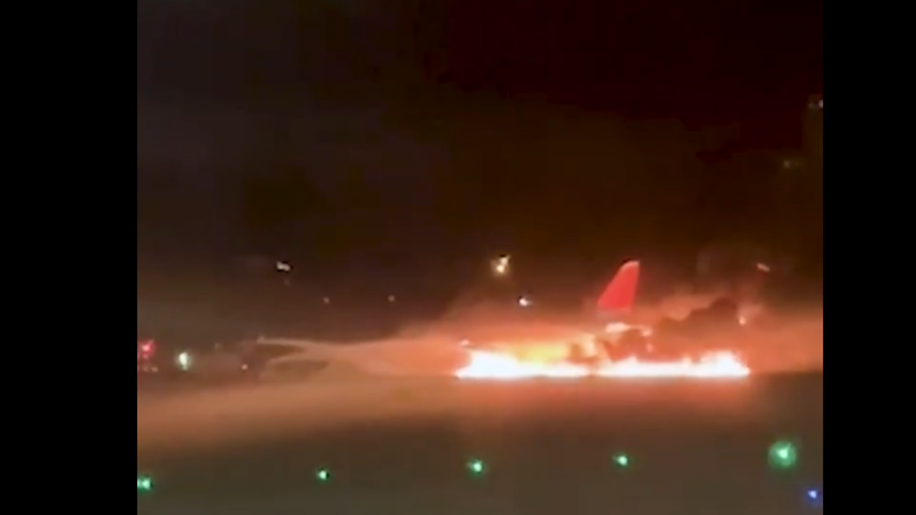 En Turquie, un avion russe prend feu à son atterrissage à Antalya, les passagers évacués