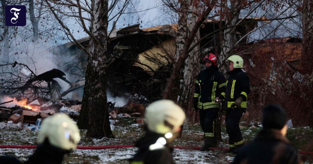 Frachtflugzeug aus Leipzig stürzt auf Wohngebäude in Litauen