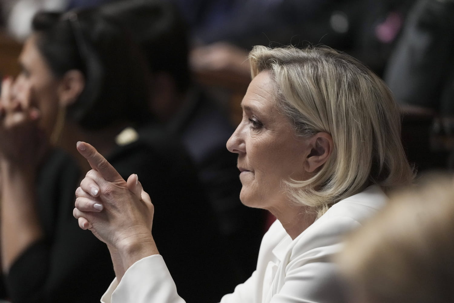 Le Pen / Barnier : le RN pose ses conditions et donne un indice sur la chute du gouvernement