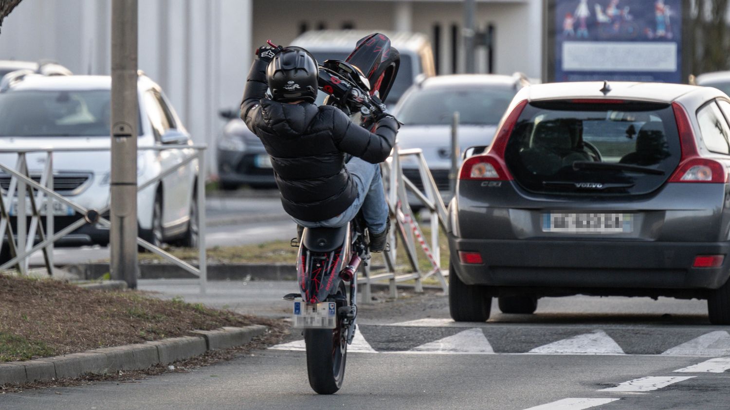 Une jeune passagère d'une moto tuée lors d'un rodéo urbain à Bassens