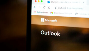 Microsoft Outlook hors-service pour des milliers d’utilisateurs, une enquête sur la panne lancée