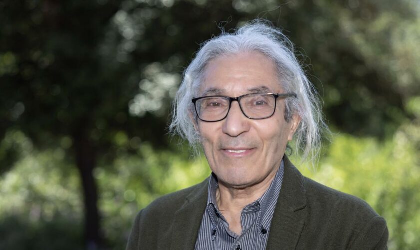 Boualem Sansal, arrêté en Algérie, « verra un procureur » ce lundi, selon son avocat