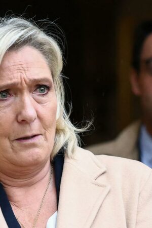 Regierungskrise in Frankreich: Le Pen droht mit Regierungssturz in Frankreichs Parlament