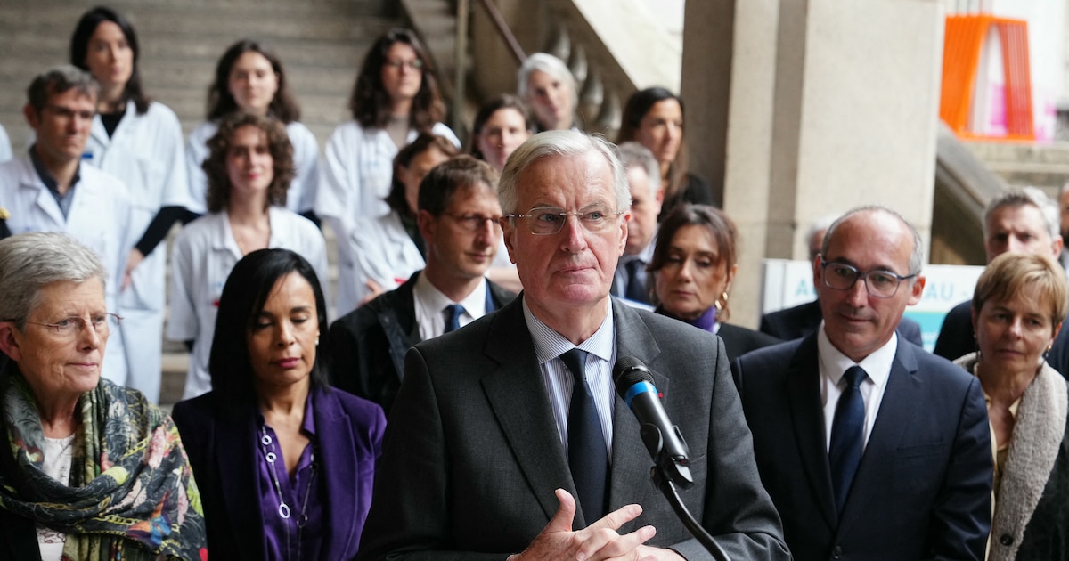 Le Premier ministre, Michel Barnier, lors d'un déplacement à la maison des femmes de l'Hôtel-Dieu, à Paris, lundi 25 novembre 2024.