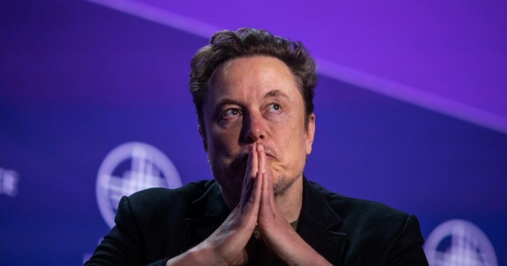 BEVERLY HILLS, CALIFORNIE - 6 MAI : Elon Musk, cofondateur de Tesla et SpaceX et propriétaire de X Holdings Corp, prend la parole lors de la conférence mondiale de l'Institut Milken à l'hôtel Beverly Hilton, le 6 mai 2024 à Beverly Hills, en Californie. La 27e conférence mondiale annuelle explore divers sujets, de l'essor de l'IA générative aux tendances en matière de véhicules électriques, avec la participation de la star du football David Beckham et de l'acteur Ashton Kutcher. Apu Gomes/Getty Images/AFP