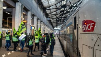 Les syndicats de la SNCF maintiennent leur appel à la grève à partir du 11 décembre au soir