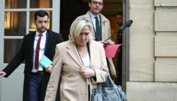 Budget : le RN prêt à la censure, déclare Marine Le Pen après son entrevue avec Michel Barnier, «campé sur ses positions»