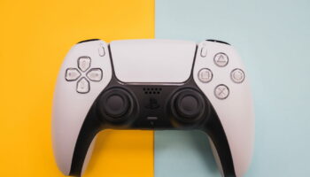 La manette Dualsense PS5 est encore bradée pour le Black Friday, son nouveau prix est fou