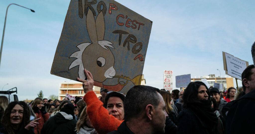 Au conseil départemental de Haute-Garonne, 500 emplois supprimés, 2 000 agents dans la rue