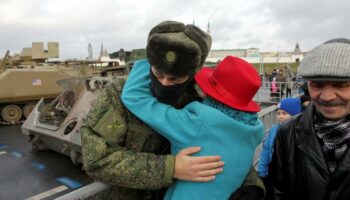 Sur les sites de rencontres russes, l’uniforme a la cote