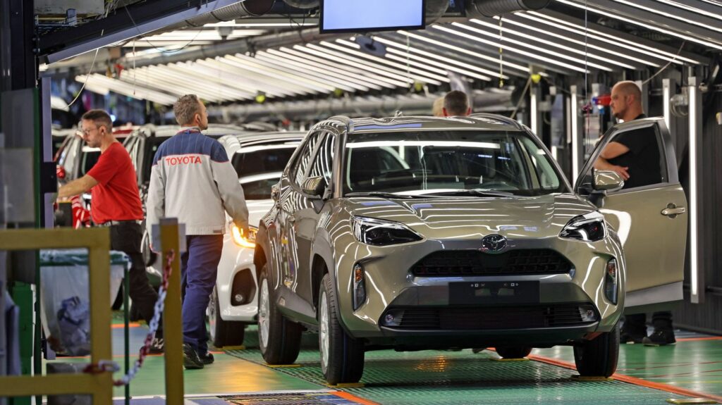 À contre-courant de l'industrie automobile, Toyota pérennise des emplois en France