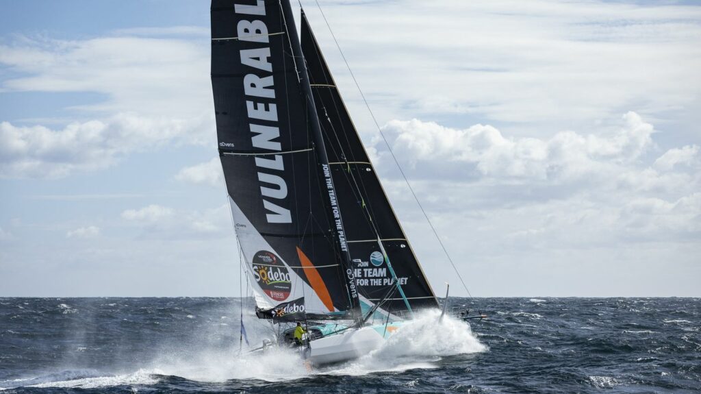 Vendée Globe 2024 : "On va se retrouver en plein-dedans !"... Les skippeurs pris dans la dépression creusent l'écart avec le reste de la flotte