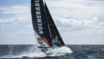 Vendée Globe 2024 : "On va se retrouver en plein-dedans !"... Les skippeurs pris dans la dépression creusent l'écart avec le reste de la flotte