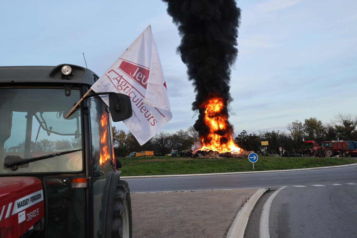 Crise des agriculteurs, en direct : la situation se tend à Nîmes, le point sur les blocages de ce mercredi