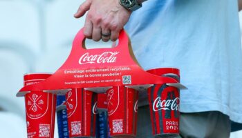 JO 2024 : une plainte déposée contre Coca-Cola pour « greenwashing »