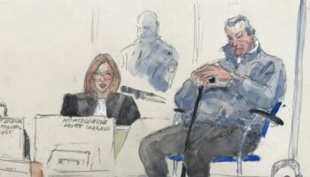 Croquis d'audience de Dominique Pelicot lors de son procès au tribunal d'Avignon, le 25 novembre 2024